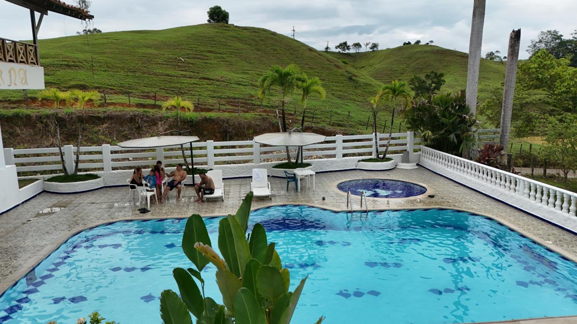 Hotel Campestre Las Cavernas La Mesa Norte Bagian luar foto